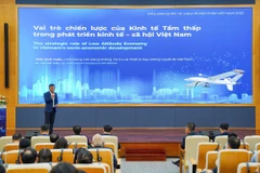 Tran Anh Tuan, director general de la Red de Aviación, Espacio y Vehículos Aéreos No Tripulados de Vietnam, en el foro. (Foto: baochinhphu.vn)