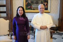 La vicepresidenta de Vietnam, Vo Thi Anh Xuan, y el arzobispo Paul Richard Gallagher, secretario para las Relaciones con los Estados y las Organizaciones Internacionales de la Santa Sede. (Fuente: VNA)