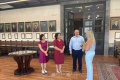 Representantes de la Embajada de Vietnam en Grecia se reúnen con el vicealcalde de Rodas, responsable de economía, finanzas y patrimonio cultural, Chalkias Konstantinos. (Fuente: VNA)
