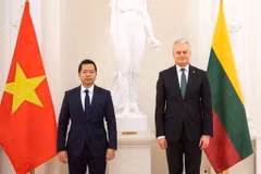 Ha Hoang Hai, embajador de Vietnam en Polonia, concurrente en Lituania (izquierda). (Fuente: VNA)