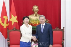 El secretario general del Partido Comunista de Vietnam, To Lam, y la presidenta de la Alianza de Amistad Parlamentaria Japón-Vietnam, Obuchi Yuko. (Fuente: VNA)