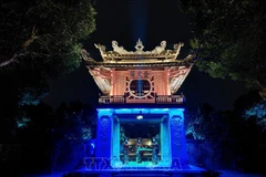 Khue Van Cac atrae a los turistas con sus efectos de iluminación y representaciones de arte tradicional. (Foto: VNA)