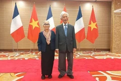 Los profesores vietnamitas-franceses Tran Thanh Van y Le Kim Ngoc. (Fuente: baochinhphu.vn)