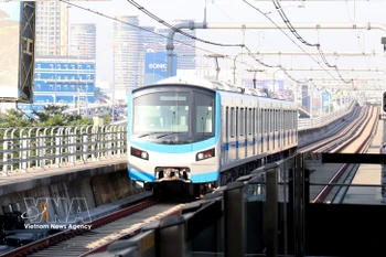 La línea del metro 1 Ben Thanh - Suoi Tien viaja desde el centro de Ciudad Ho Chi Minh hacia Suoi Tien. (Foto: VNA)
