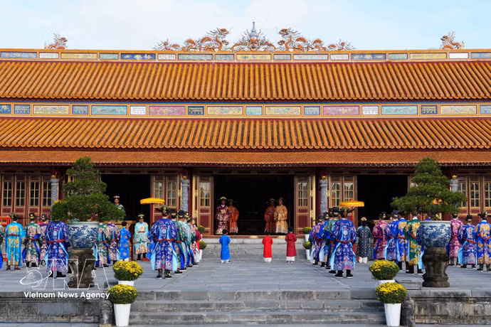 La ceremonia de Año Nuevo de la dinastía Nguyen se recrea en el Palacio Thai Hoa, en la Ciudadela Imperial de Hue. (Foto:VNA)