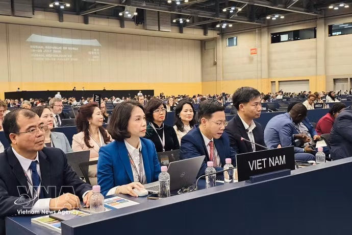 El viceministro de Relaciones Exteriores y presidente del Comité Nacional de Vietnam para la UNESCO, Ngo Le Van, habla en el evento. (Fuente: VNA)