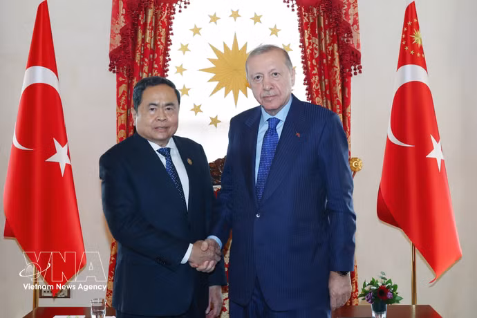 El presidente de la Asamblea Nacional de Vietnam, Tran Thanh Man, y el presidente turco, Recep Tayyip Erdogan. (Fuente: VNA)