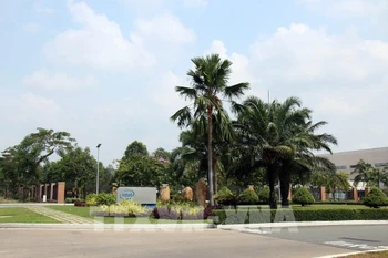 En la empresa de Intel. (Fuente: VNA)