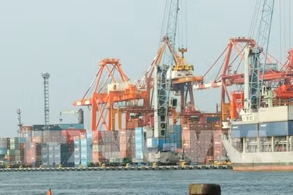 Contenedores de carga en el puerto de Priok, Yakarta, Indonesia. (Foto: VNA)