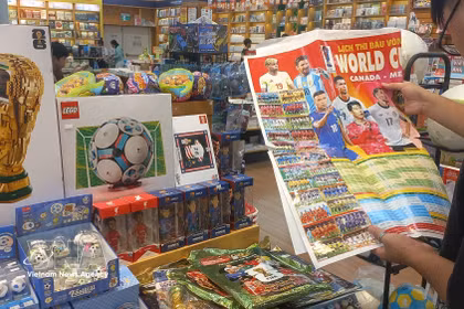 Los juguetes de Lego de la Copa Mundial 2026 en una librería del centro comercial Aeon Mall Ha Dong, Hanoi (Fuente: VNA) 