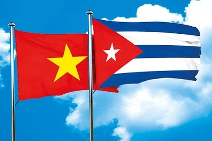 Entre dos pueblos: Voces de Vietnam y Cuba 