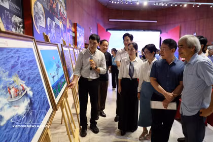 La exposición Happy Vietnam 2026 exhibe 200 obras fotográficas y audiovisuales (Foto: VNA)