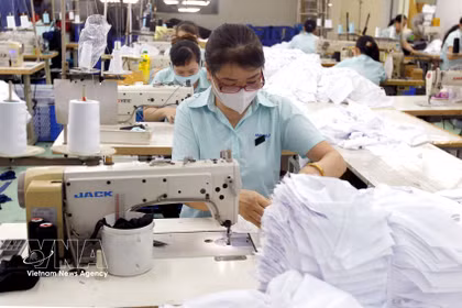 Producción de ropa deportiva en AMPFIELD (Vietnam), Parque Industrial Tan Binh, Ciudad Ho Chi Minh. (Foto: VNA)