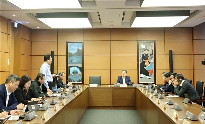 La Asamblea Nacional realiza debate en grupos durante la sesión extraordinaria (Foto: VNA)