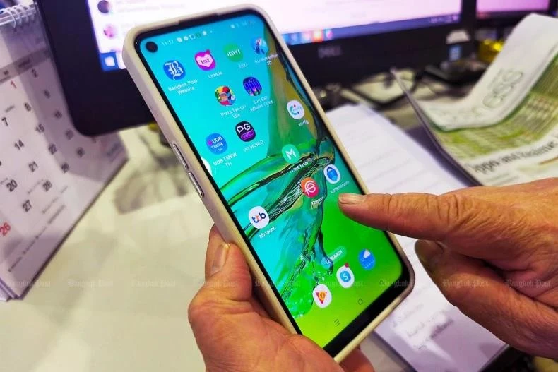 La aplicación Fineasy instalada en un teléfono inteligente de Oppo. (Foto: bangkokpost.com)