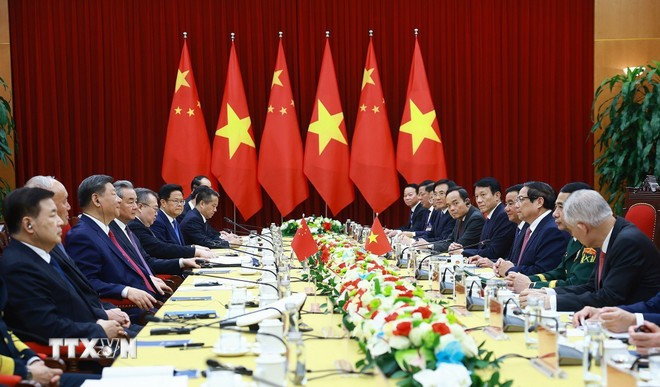 El primer ministro de Vietnam, Pham Minh Chinh, se reunió con el secretario general del Partido Comunista de China y presidente de ese país, Xi Jinping, el 14 de abril de 2025. (Foto: VNA)