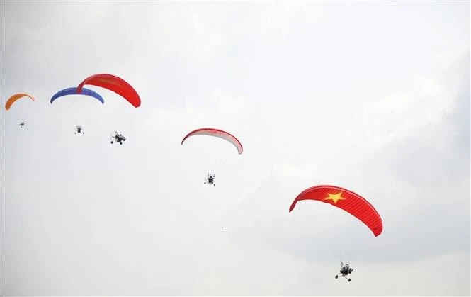 La competencia busca identificar a pilotos talentosos para integrar el Equipo de Parapente de Ciudad Ho Chi Minh (Foto: VNA)