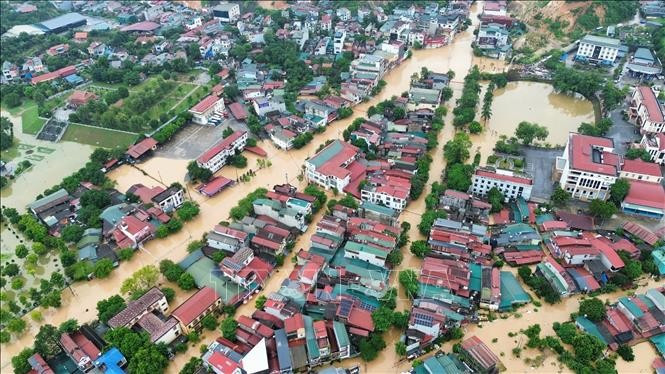 Más de 5.000 hogares en el barrio de Yen Bai, provincia de Lao Cai, se vieron afectados por las inundaciones. (Foto: VNA)
