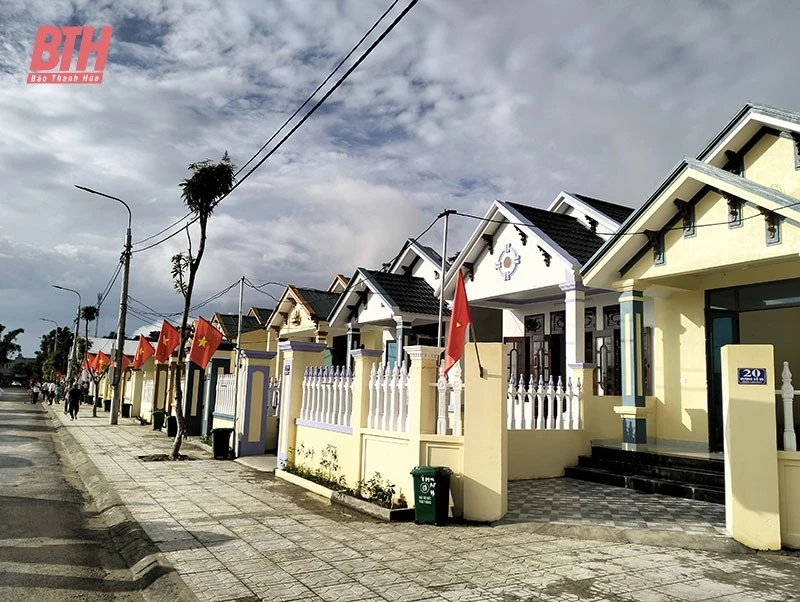 Casas recién construidas para los pobladores en la aldea de Lam Dat, comuna de Thieu Vu, distrito de Thieu Hoa. (Foto: baothanhhoa.vn)