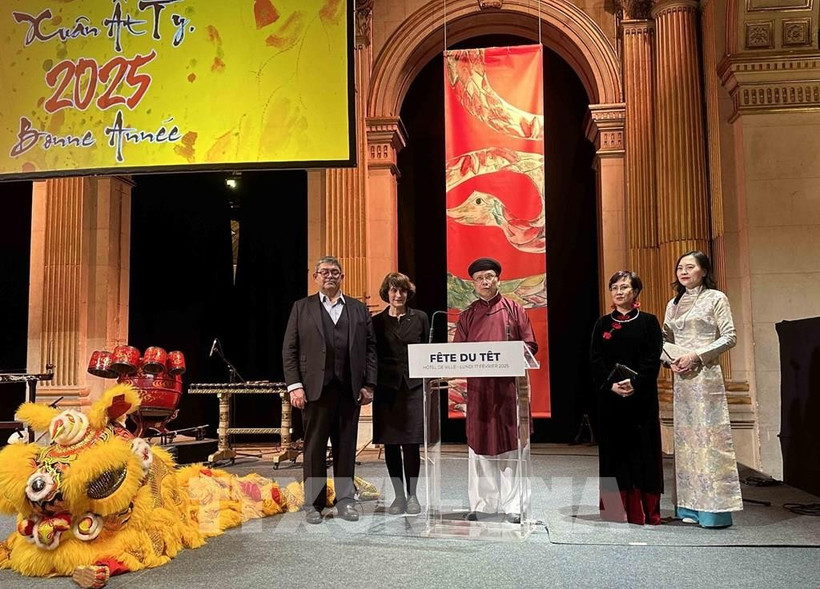 El embajador vietnamita en Francia, Dinh Toan Thang, interviene en la cita (Foto: VNA)