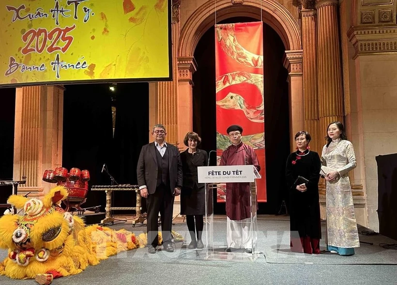 El embajador vietnamita en Francia, Dinh Toan Thang, interviene en la cita (Foto: VNA)