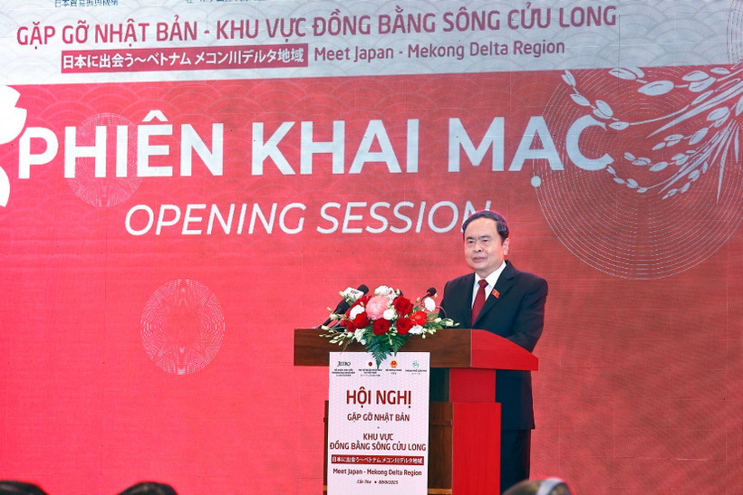 El presidente de la Asamblea Nacional de Vietnam, Tran Thanh Man, interviene en la cita (Foto: VNA)