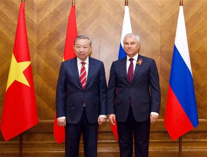 El secretario general del Partido Comunista de Vietnam, To Lam (derecha), y el presidente de la Duma Estatal de Rusia, Vyacheslav Volodin (Foto: VNA)