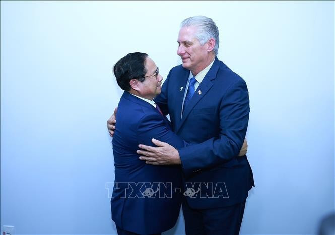 El primer ministro de Vietnam, Pham Minh Chinh (izquierda), se reúne con el primer secretario del Comité Central del Partido Comunista de Cuba y presidente de la República, Miguel Díaz-Canel Bermúdez (Foto: VNA)