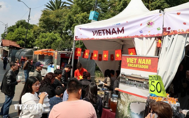 Stand de comida tradicional de Vietnam (Foto: VNA)