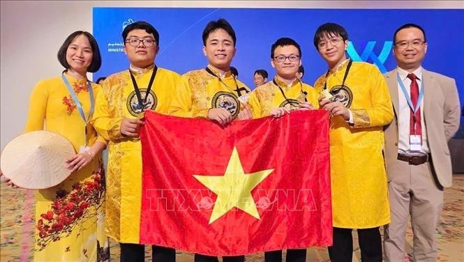 El equipo vietnamita cosechó cuatro medallas de oro en la 57.ª Olimpiada Internacional de Química (Foto: VNA)