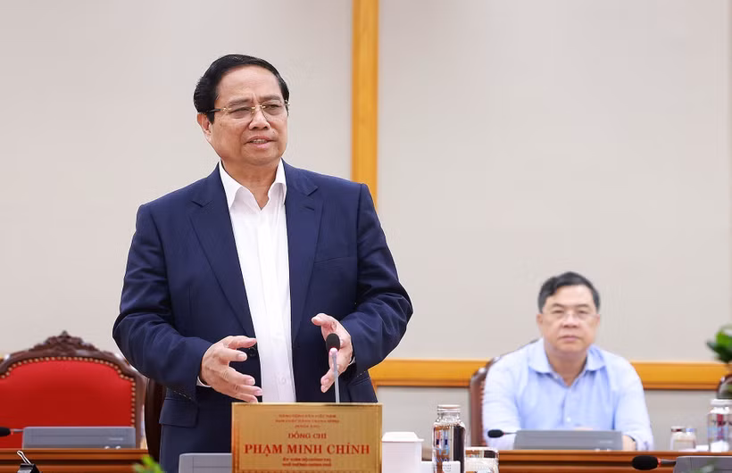 El primer ministro Pham Minh Chinh trabaja con el buró ejecutivo del Comité del Partido en la provincia de An Giang (Foto: VNA)