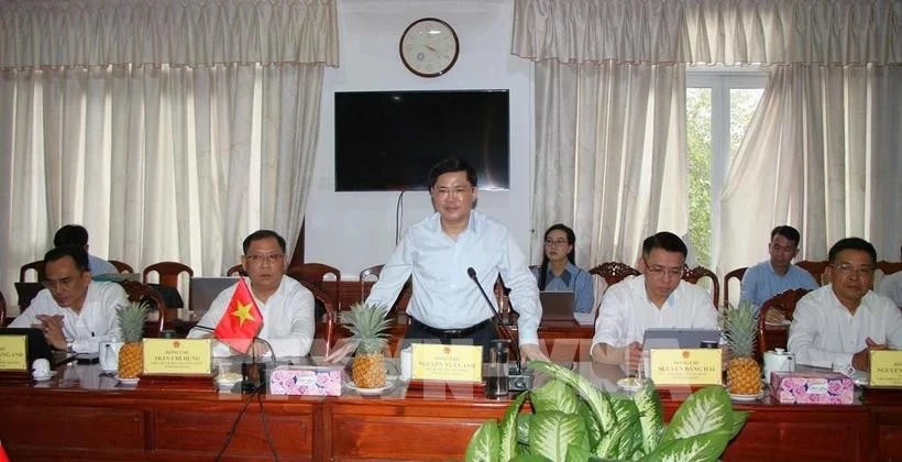 l vicesecretario del Comité del Partido de la provincia vietnamita de Hau Giang, Nguyen Tuan Anh, interviene en la reunión (Foto: VNA)