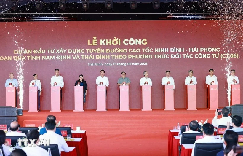 Ceremonia de inicio de construcción de la sección de la autopista Ninh Binh - Hai Phong (Foto: VNA)