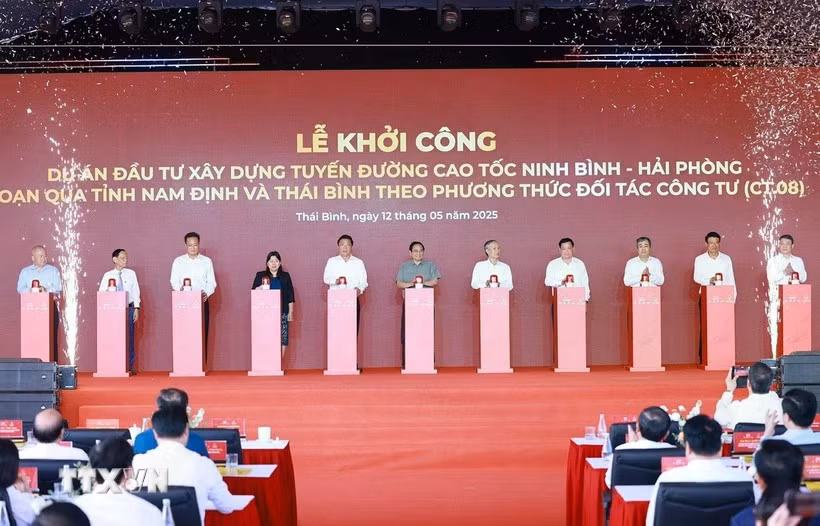 Ceremonia de inicio de construcción de la sección de la autopista Ninh Binh - Hai Phong (Foto: VNA)