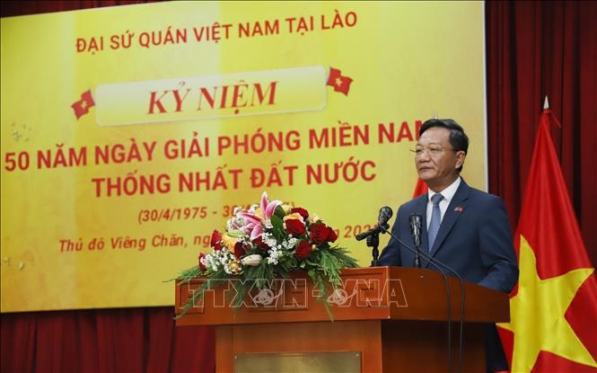 El embajador de Vietnam en Laos, Nguyen Minh Tam, interviene en la cita (Foto: VNA)