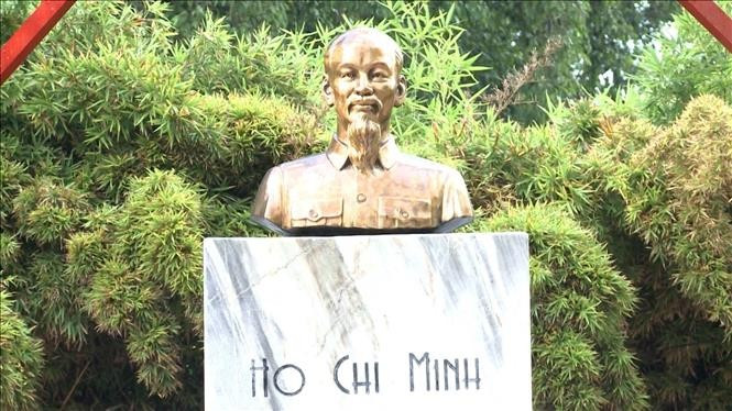 El busto de Ho Chi Minh en el parque dedicado al líder revolucionario en La Habana (Foto: VNA)