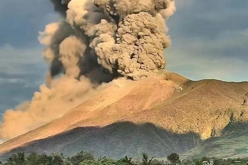 Erupción del volcán Kanlaon (Foto: scmp)