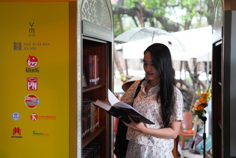Este espacio no solo funciona como una biblioteca pública gratuita, sino también como un punto de encuentro cultural (Foto: VNA)