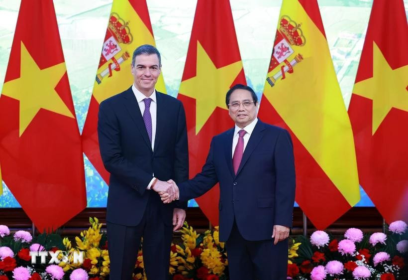 El primer ministro de Vietnam, Pham Minh Chinh, y el presidente del Gobierno de España, Pedro Sánchez (Foto: VNA)