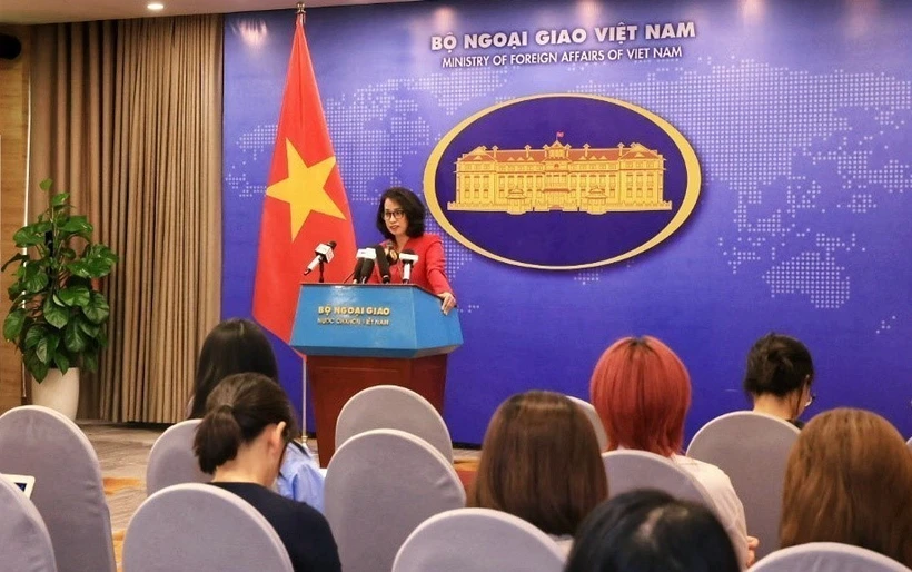 La portavoz del Ministerio de Relaciones Exteriores, Pham Thu Hang, preside la cita (Foto: VNA)
