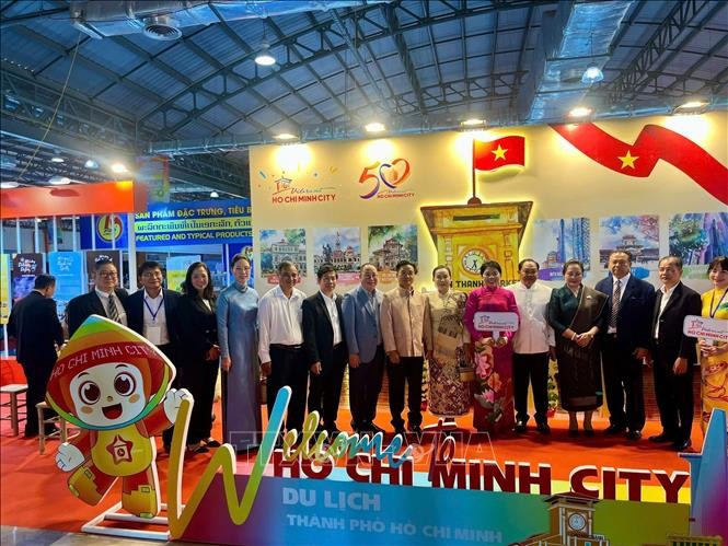 La quinta Exposición de Ciudad Ho Chi Minh y provincias amistosas en Savannakhet se celebra del 2 al 6 de abril en esa localidad laosiana (Foto: VNA)