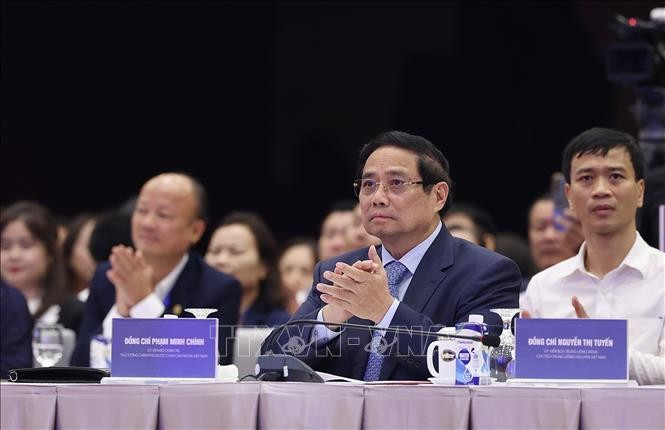 El primer ministro Pham Minh Chinh asiste a la sesión plenaria del Programa ViPEL 2025 (Foto: VNA)