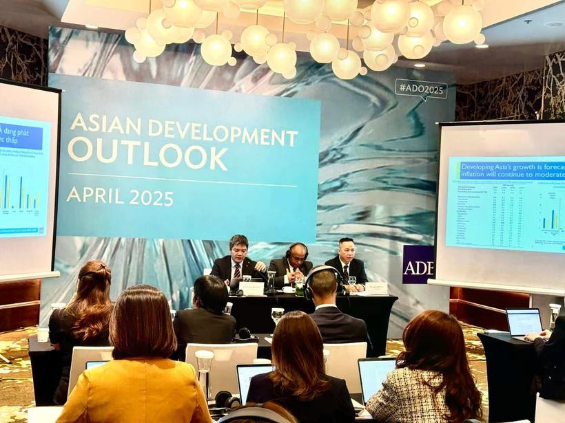 En la rueda de prensa para anunciar el informe (Foto: VNA)