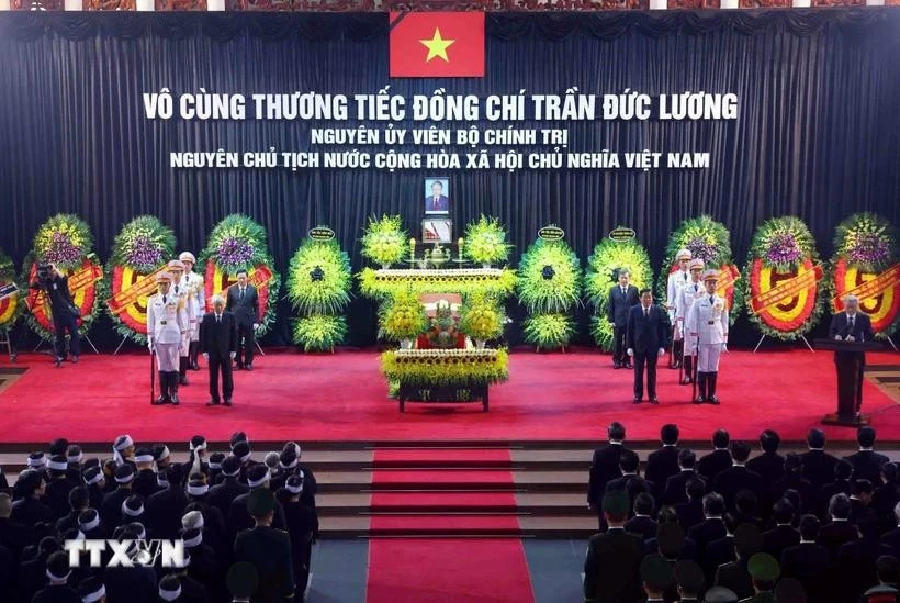 Acto de homenaje póstumo al expresidente Tran Duc Luong (Foto: VNA)