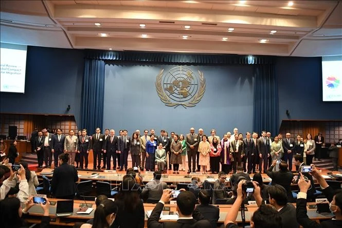 Delegados participantes en la cita (Foto: VNA)