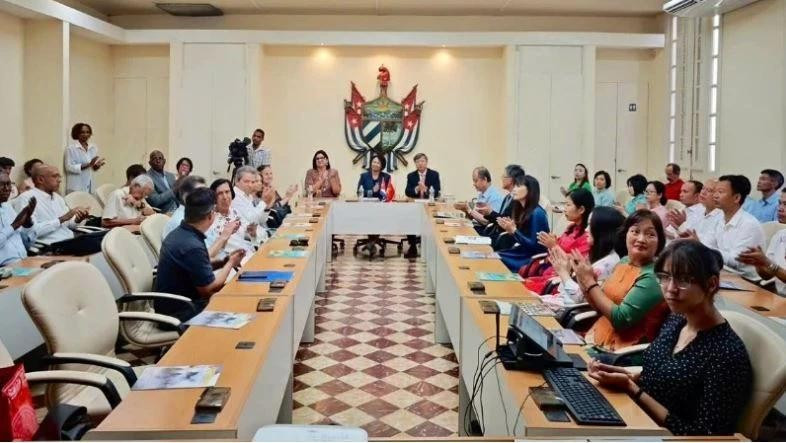 Delegados asisten a la inauguración de la Cátedra Honorífica de estudios sobre Vietnam Ho Chi Minh (Foto: Embajada de Vietnam en Cuba)