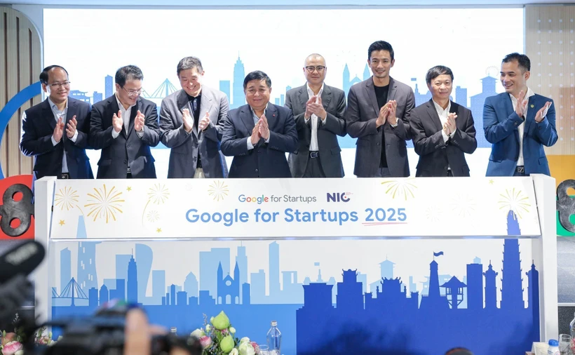 Ceremonia de presentación de nuevas iniciativas entre NIC y Google (Foto: VNA)