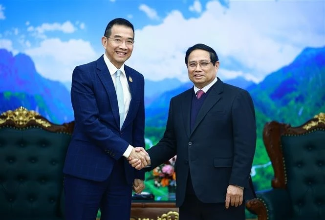 El primer ministro vietnamita, Pham Minh Chinh (derecha), recibe al ministro de Relaciones Exteriores de Tailandia, Maris Sangiampongsa (Foto: VNA)