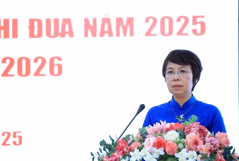 La secretaria del Comité del Partido y directora general de la VNA, Vu Viet Trang, interviene en la cita. (Foto: VNA)