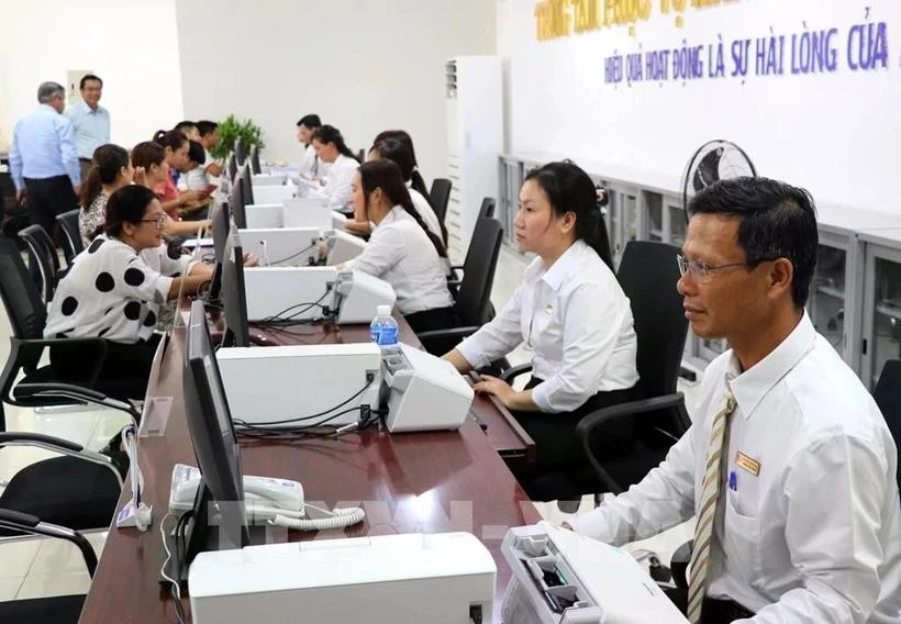 Premier vietnamita insta a completar reducción de trámites administrativos antes del 10 de junio